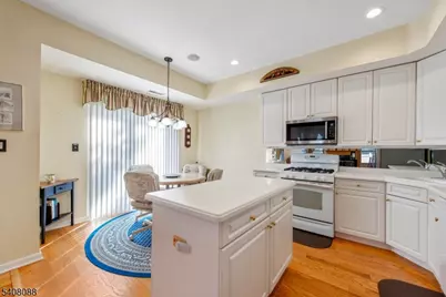 136 Crestview Ln, Mount Arlington, NJ 07856 - Photo 6