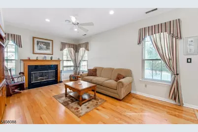 136 Crestview Ln, Mount Arlington, NJ 07856 - Photo 10