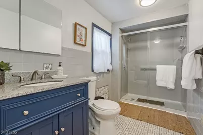 8 Highmont Ter, Montclair, NJ 07042 - Photo 16