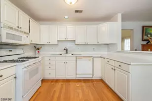 19 Morning Watch Rd, Wayne, NJ 07470 - Photo 4