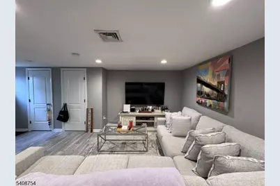 126 Riverside Ave, Lyndhurst Township, NJ 07071 - Photo 2