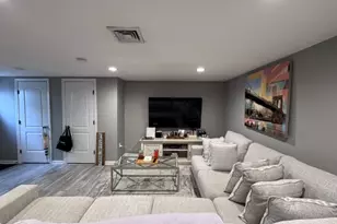 126 Riverside Ave, Lyndhurst Township, NJ 07071 - Photo 2