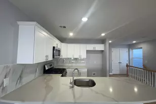 27 Isabella Ave 2nd Fl, Newark, NJ 07106 - Photo 2