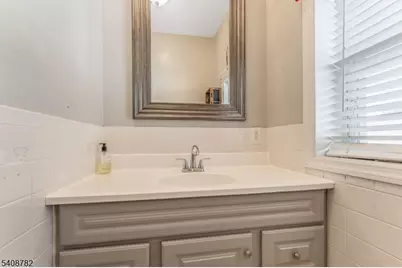 37 E Somerset Street, Raritan, NJ 08869 - Photo 18