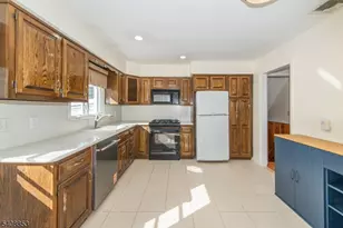 633 Plainfield Ave, Berkeley Heights Township, NJ 07922 - Photo 12