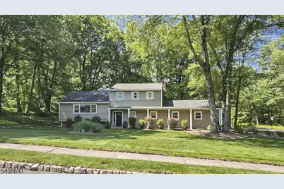 95 Fawnridge Dr, Washington Township, NJ 07853 - Photo 2