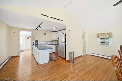 8 Wendy Way, Greenwood Lake, NY 10925 - Photo 10