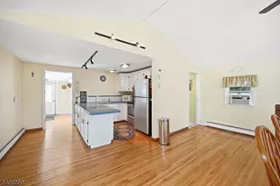 8 Wendy Way, Greenwood Lake, NY 10925 - Photo 10