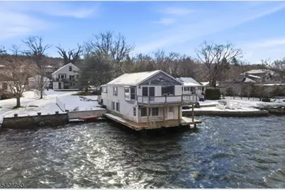 8 Wendy Way, Greenwood Lake, NY 10925 - Photo 2