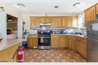 29 22nd Ave, Paterson, NJ 07513 - Photo 18