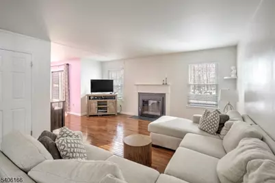 418 Hawthorne Ct, Raritan Township, NJ 08822 - Photo 8