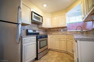 832 E Henry St, Linden, NJ 07036 - Photo 6