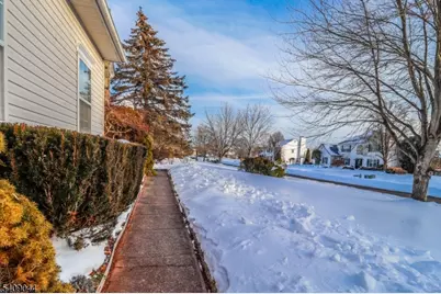 6 Bering Way, Franklin Township, NJ 08873 - Photo 4