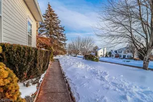 6 Bering Way, Franklin Township, NJ 08873 - Photo 4