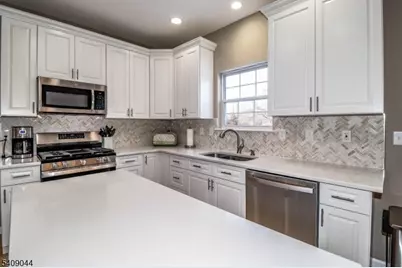 6 Bering Way, Franklin Township, NJ 08873 - Photo 20