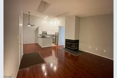 23 Chelsea Ct, Franklin Township, NJ 08823 - Photo 2