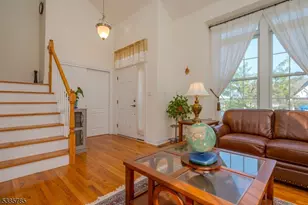 8 Comstock Ln, Montgomery Township, NJ 08558 - Photo 2