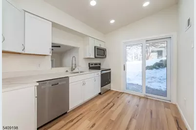 7 Summit Ct, Clinton Township, NJ 08801 - Photo 12