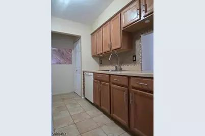 90 Almond Drive, Franklin Township, NJ 08873 - Photo 6