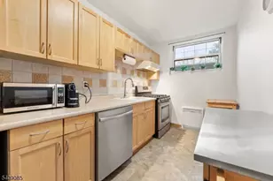 8450 Blvd E, North Bergen Twp., NJ 07047 - Photo 8