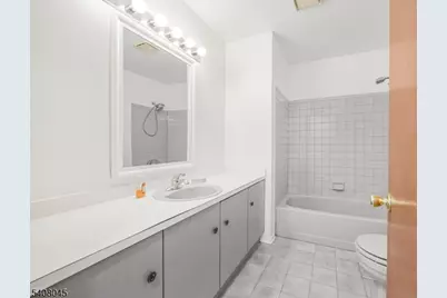 175 Castle Ridge Dr, East Hanover Township, NJ 07936 - Photo 18