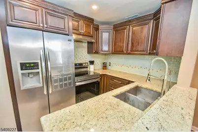 14 Heritage Ct, Jefferson Township, NJ 07438 - Photo 4