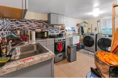 19 Irving St, East Orange, NJ 07018 - Photo 16