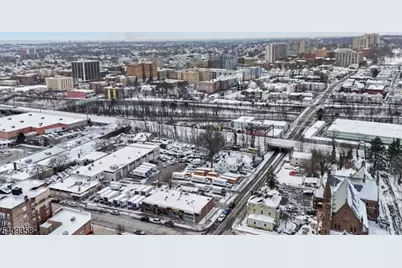 27 Oakwood Ave, Orange, NJ 07050 - Photo 10