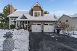 7 Rachel Ct, Clinton, NJ 08809 - Photo 2