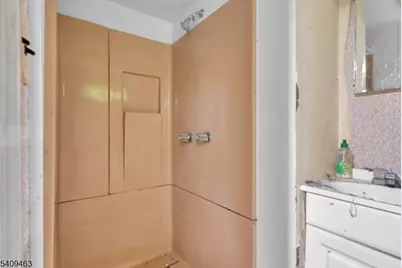 825 Bishop St, Union Township, NJ 07083 - Photo 28