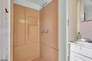 825 Bishop St, Union Township, NJ 07083 - Photo 28
