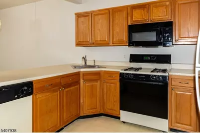 3302 Cleveland Ln #302, Rockaway Township, NJ 07866 - Photo 2