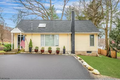 3 Redmans Dr, Jefferson Township, NJ 07438 - Photo 2