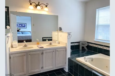 4 Cummington Ln, Raritan Township, NJ 08822 - Photo 8