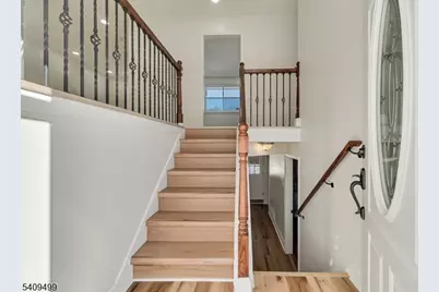 33 Sycamore Dr, Burlington Twp., NJ 08016 - Photo 2