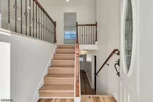 33 Sycamore Dr, Burlington Twp., NJ 08016 - Photo 2