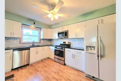 48 Stuyvesant Ave #1, Lyndhurst Township, NJ 07071 - Photo 4