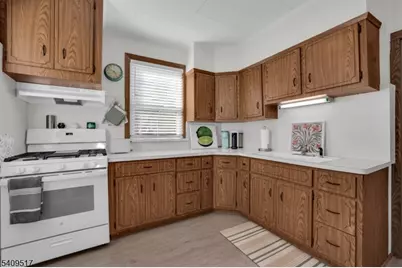 608 Washington Ave, Belleville, NJ 07109 - Photo 14