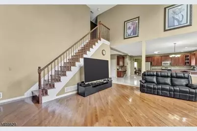 692 Skyline Dr, Jefferson Township, NJ 07849 - Photo 2