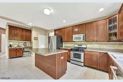 692 Skyline Dr, Jefferson Township, NJ 07849 - Photo 10