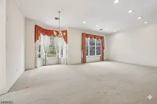 109 4 Seasons Dr, Wayne, NJ 07470 - Photo 8