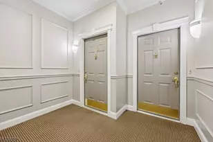 109 4 Seasons Dr, Wayne, NJ 07470 - Photo 4