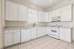 109 4 Seasons Dr, Wayne, NJ 07470 - Photo 12