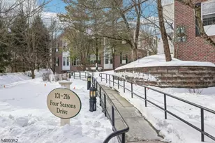 109 4 Seasons Dr, Wayne, NJ 07470 - Photo 2