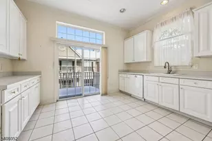 109 4 Seasons Dr, Wayne, NJ 07470 - Photo 10