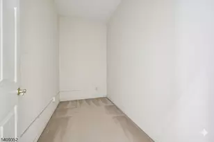 109 4 Seasons Dr, Wayne, NJ 07470 - Photo 22