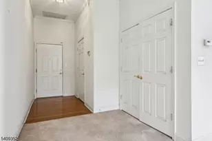 109 4 Seasons Dr, Wayne, NJ 07470 - Photo 6