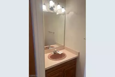 599 Apache Ct, Mahwah, NJ 07430 - Photo 4