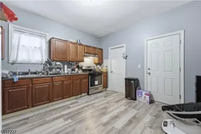 747 South 10th St, Newark, NJ 07108 - Photo 8