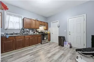 747 S 10th St, Newark, NJ 07108 - Photo 8